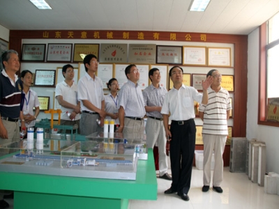2012.7.28日山東天意兩項(xiàng)科技成果鑒定順利通過，北京領(lǐng)導(dǎo)專家，到我公司參觀指導(dǎo)