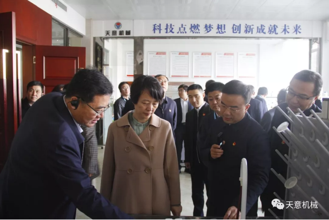 濟(jì)寧市委常委、組織部部長(zhǎng)孔凡萍帶領(lǐng)全市“兩新”組織黨建工作現(xiàn)場(chǎng)觀摩團(tuán)蒞臨天意機(jī)械調(diào)研指導(dǎo)
